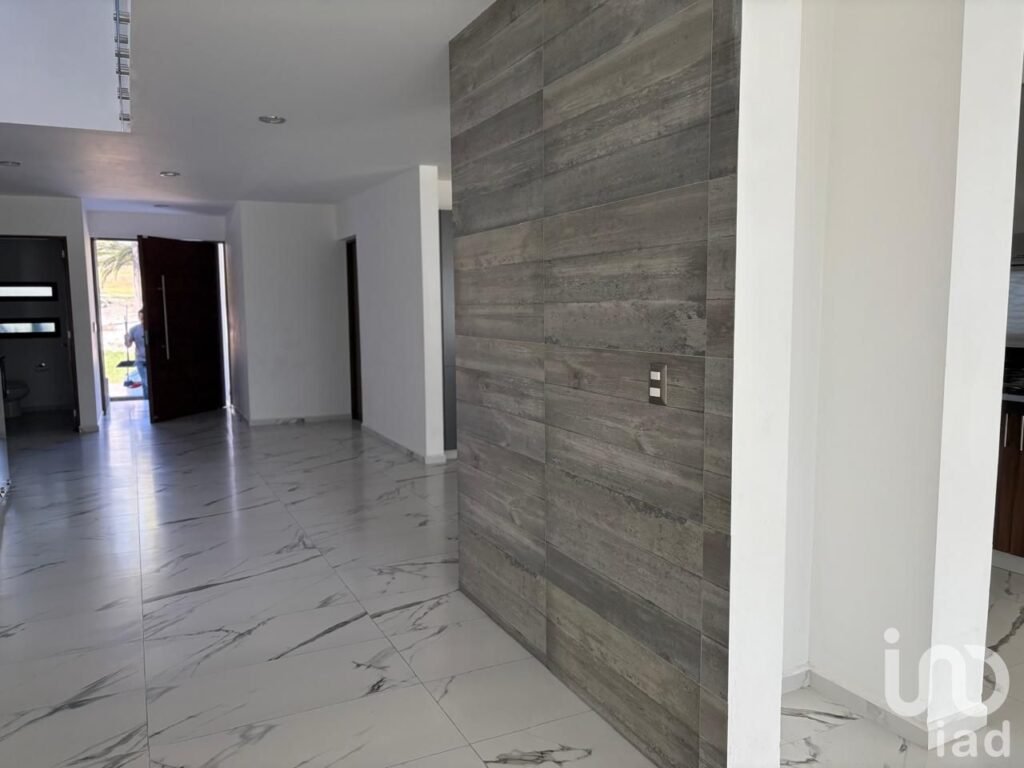 CUMBRES DEL LAGO CASA EN VENTA CON ALBERCA