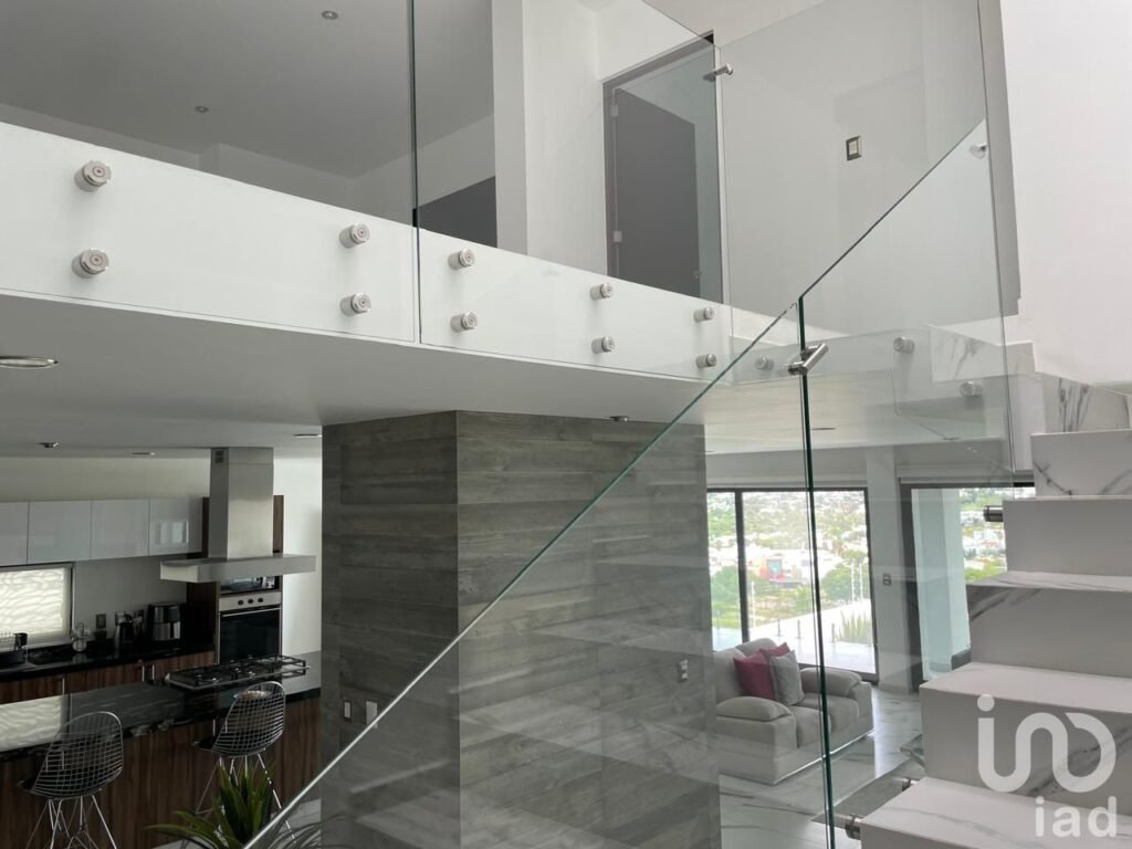 CUMBRES DEL LAGO CASA EN VENTA CON ALBERCA