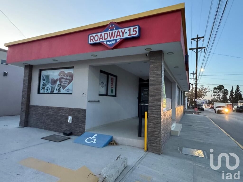 LOCAL COMERCIAL EN VENTA EN ESQUINA C. SEVILLA, COLONIA SAN ANTONIO CD JUAREZ