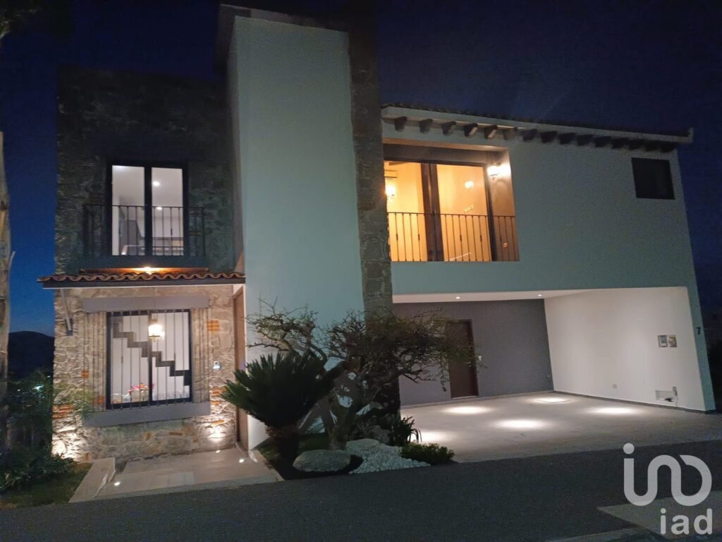 VENTA RESIDENCIA  ESTILO MEXICANO CONTEMPORANEO GRAN RESERVA LOMAS DE ANGELOPOLIS III
