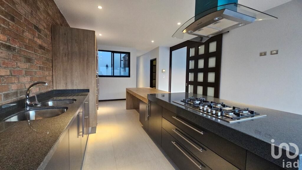 VENTA RESIDENCIA  ESTILO MEXICANO CONTEMPORANEO GRAN RESERVA LOMAS DE ANGELOPOLIS III