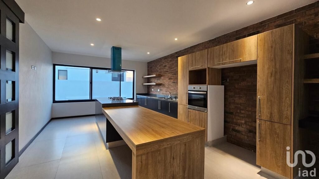 VENTA RESIDENCIA  ESTILO MEXICANO CONTEMPORANEO GRAN RESERVA LOMAS DE ANGELOPOLIS III