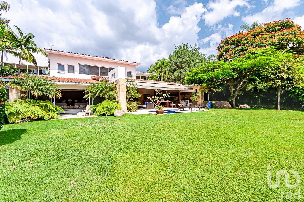 Casa en Venta en Cuernavaca, fraccionamiento de lujo zona norte