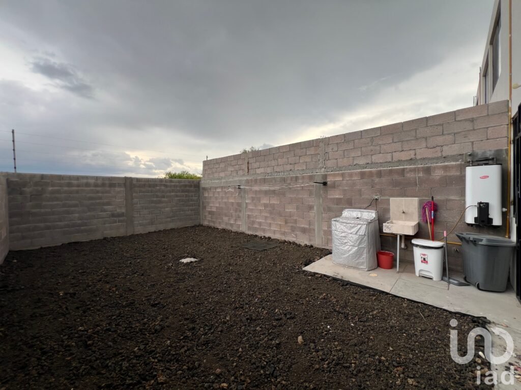 CASA EN RENTA AMUEBLADA EN LA ENTRADA DE POZOS, SLP