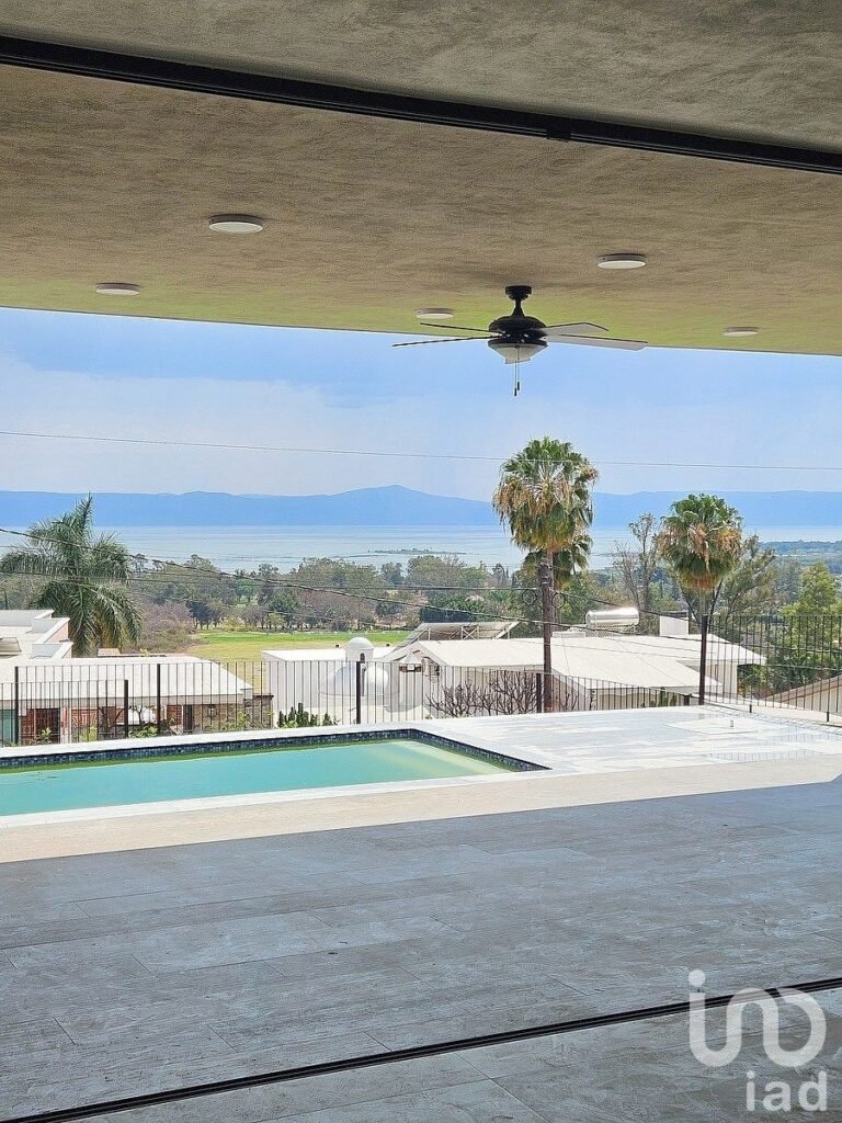 CASA EN VENTA EN CHAPALA
