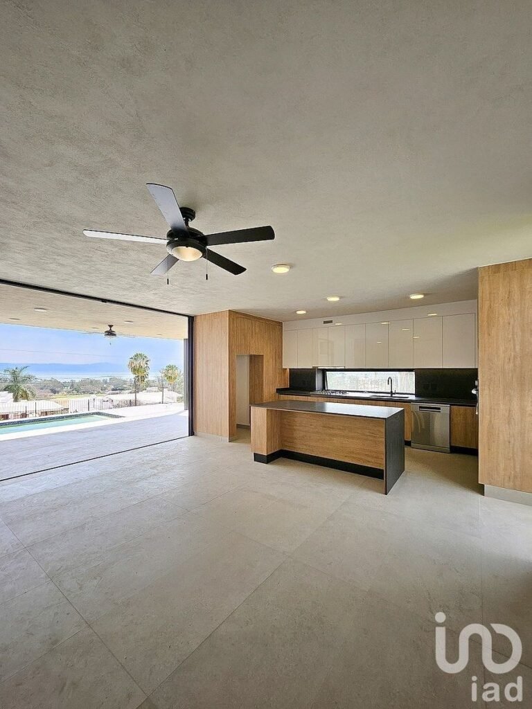 CASA EN VENTA EN CHAPALA