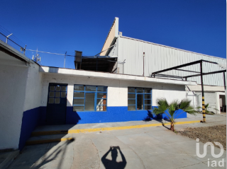 TERRENO CON OFICINAS EN RENTA
