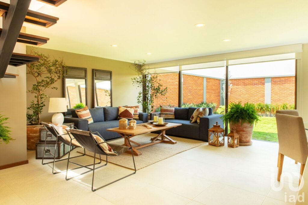 Venta de casa en Calimaya,  Hall de Doble Altura y Jardín Privado – A 15 min de Metepec