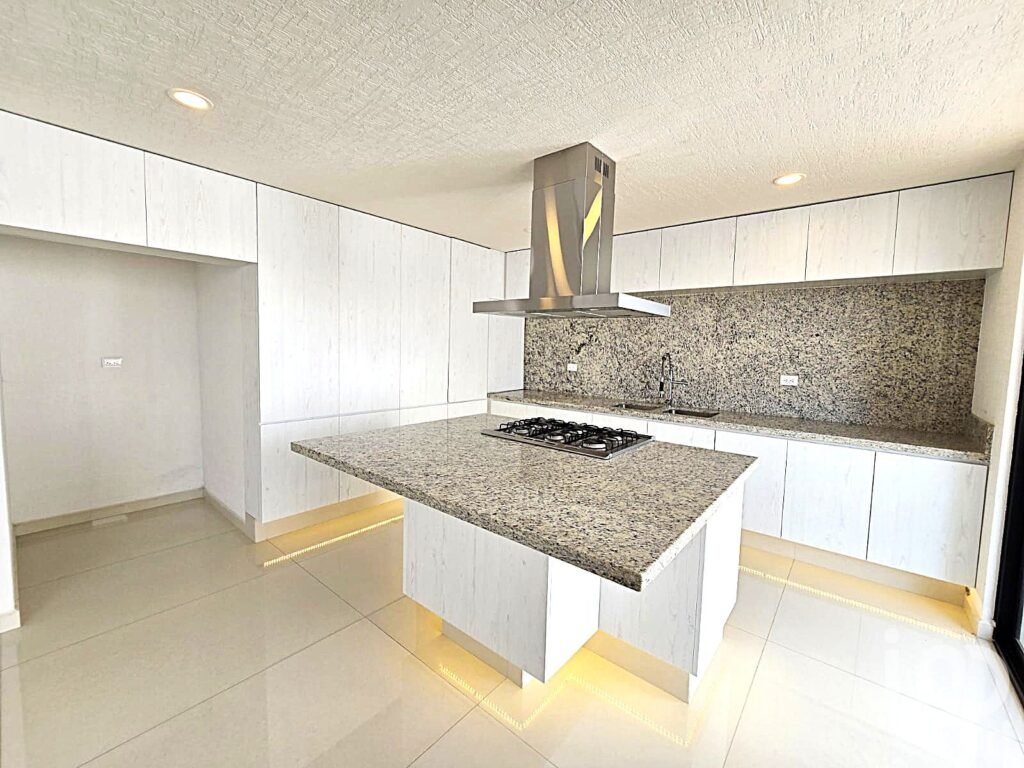 CASA CON ROOF GARDEN EN VENTA EN LOMAS DE ANGELÓPOLIS