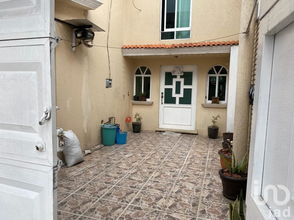 Casa en venta en Fraccionamiento Imágenes, Toluca, México