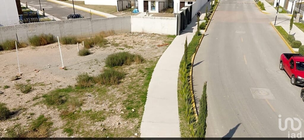 Venta de Lote Comercial en Esquina en Mineral de Reforma Hidalgo en Fraccionamiento Privado