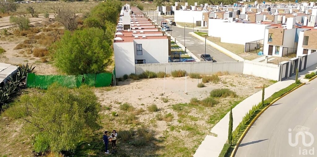 Venta de Lote Comercial en Esquina en Mineral de Reforma Hidalgo en Fraccionamiento Privado