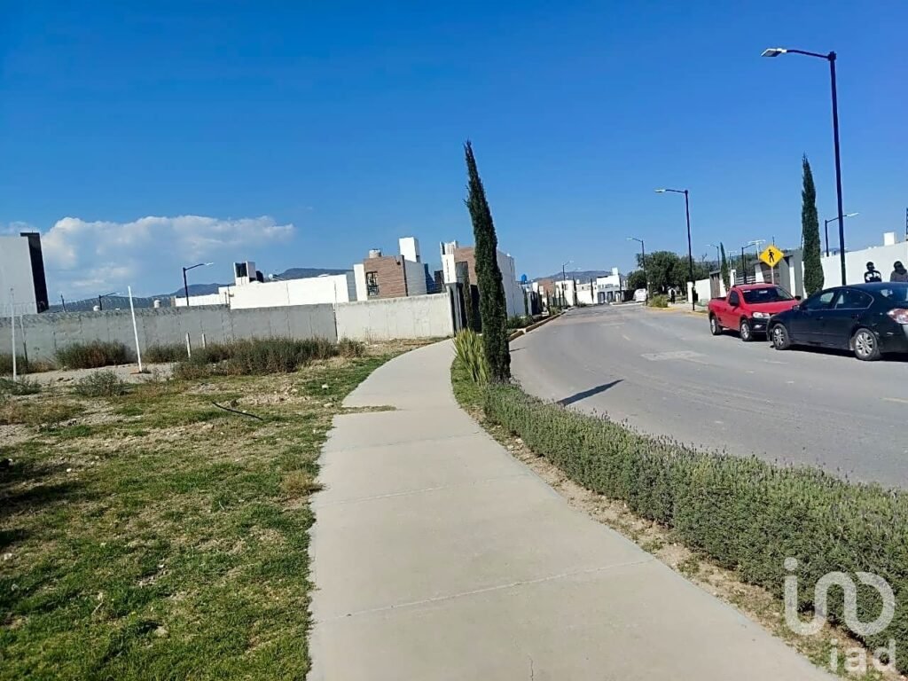 Venta de Lote Comercial en Esquina en Mineral de Reforma Hidalgo en Fraccionamiento Privado