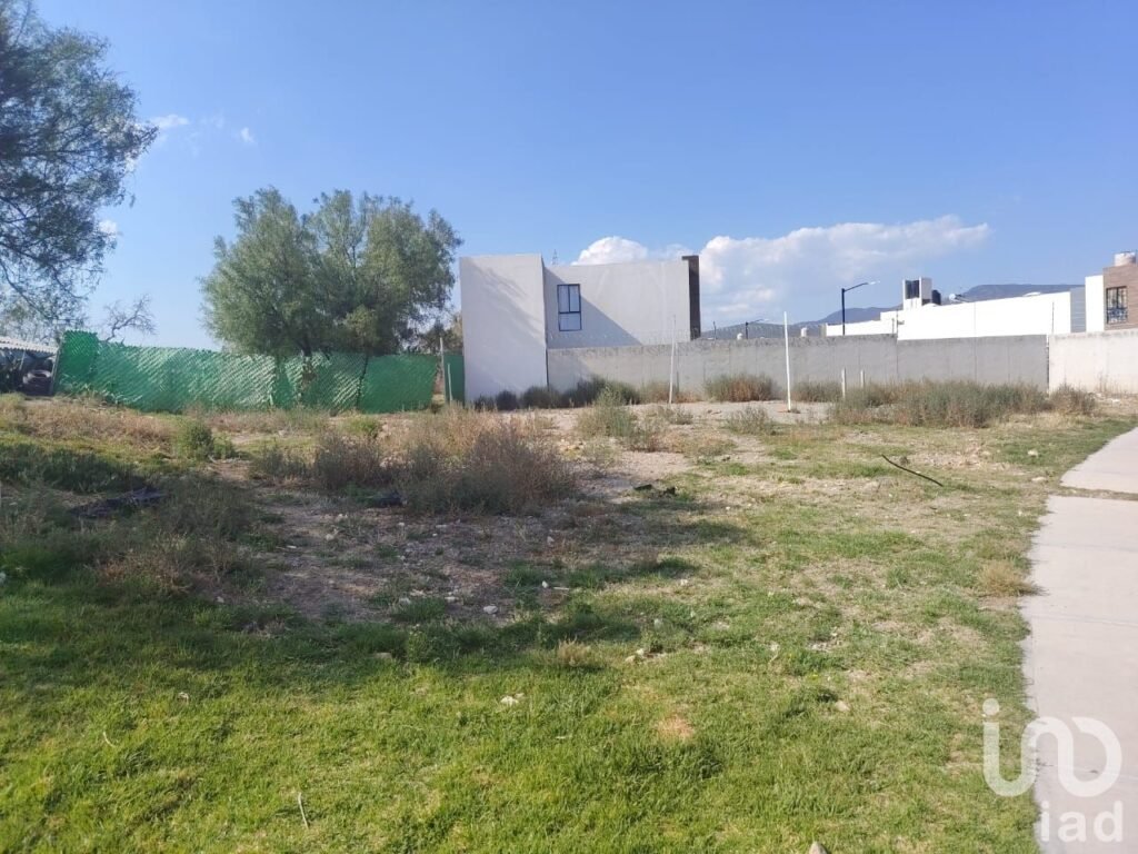 Venta de Lote Comercial en Esquina en Mineral de Reforma Hidalgo en Fraccionamiento Privado