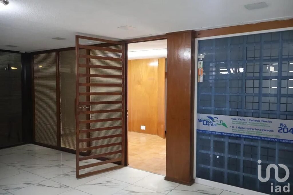 Despacho en renta en edificio Eloina, Av. Juárez, Zona Esmeralda, Puebla