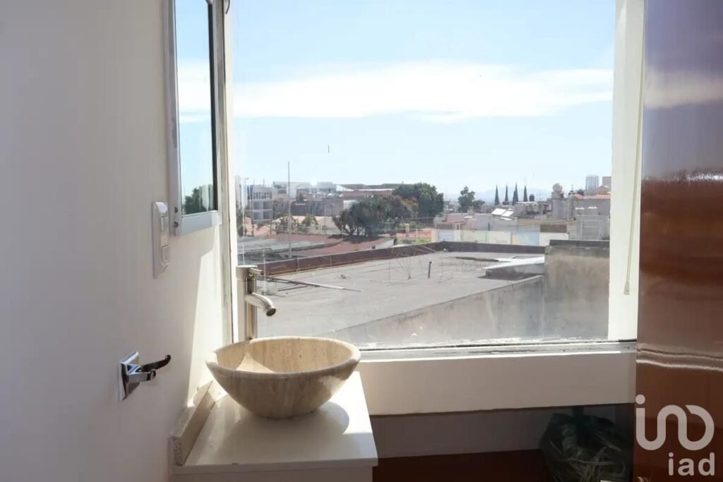 Despacho en renta en edificio Eloina, Av. Juárez, Zona Esmeralda, Puebla
