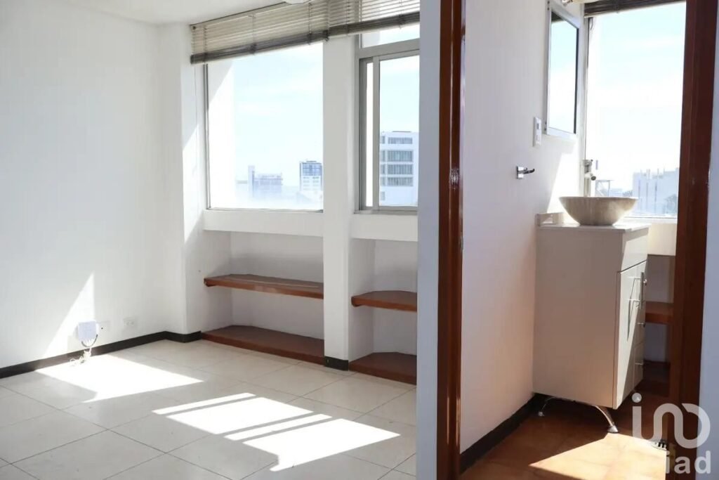 Despacho en renta en edificio Eloina, Av. Juárez, Zona Esmeralda, Puebla
