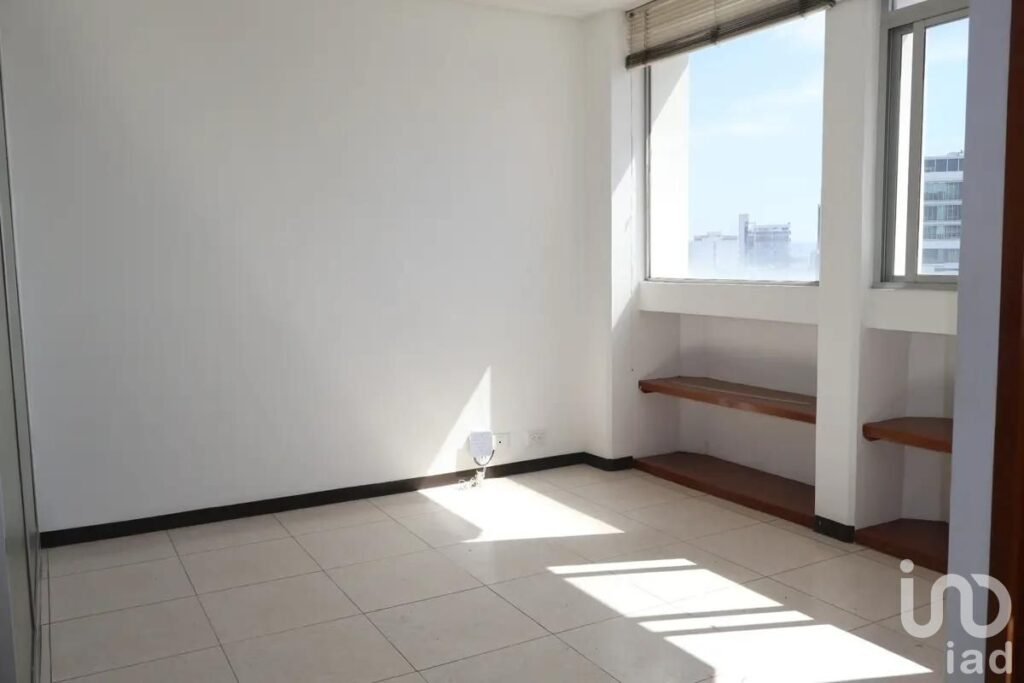 Despacho en renta en edificio Eloina, Av. Juárez, Zona Esmeralda, Puebla