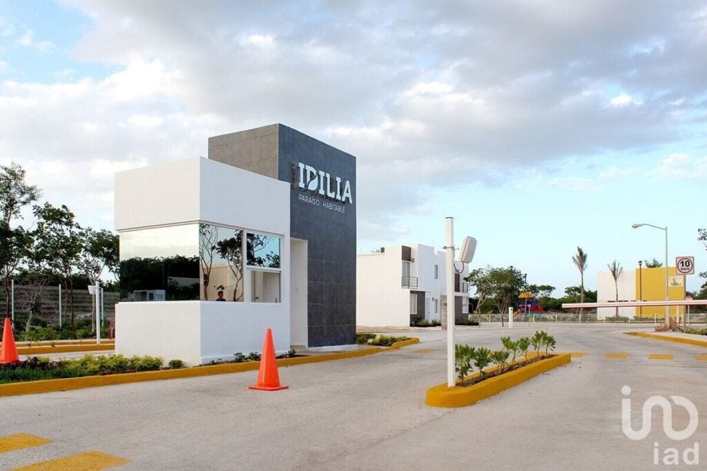 CASA EN VENTA  PRIVADA FLOR IDILIA EN CONKAL, YUCATAN