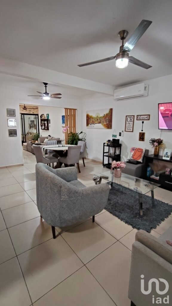 CASA EN VENTA  PRIVADA FLOR IDILIA EN CONKAL, YUCATAN
