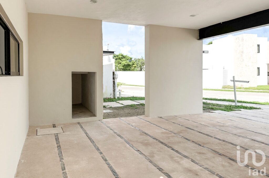 Casa Nueva en Venta en Conkal Yucatan: 4 Recámaras, Piscina,  Acabados de Lujo