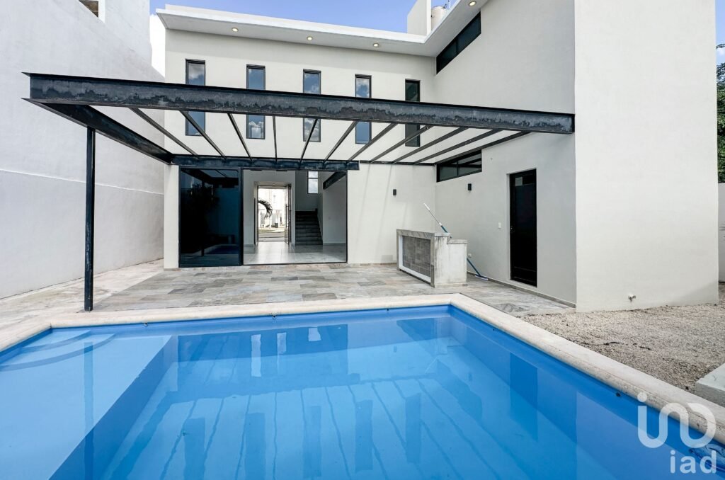 Casa Nueva en Venta en Conkal Yucatan: 4 Recámaras, Piscina,  Acabados de Lujo