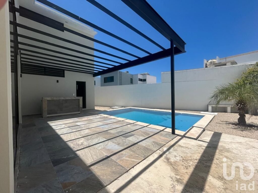 Casa Nueva en Venta en Conkal Yucatan: 4 Recámaras, Piscina,  Acabados de Lujo