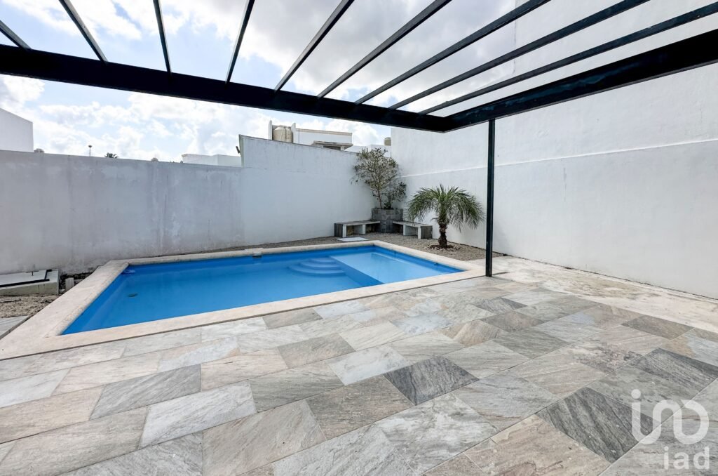 Casa Nueva en Venta en Conkal Yucatan: 4 Recámaras, Piscina,  Acabados de Lujo