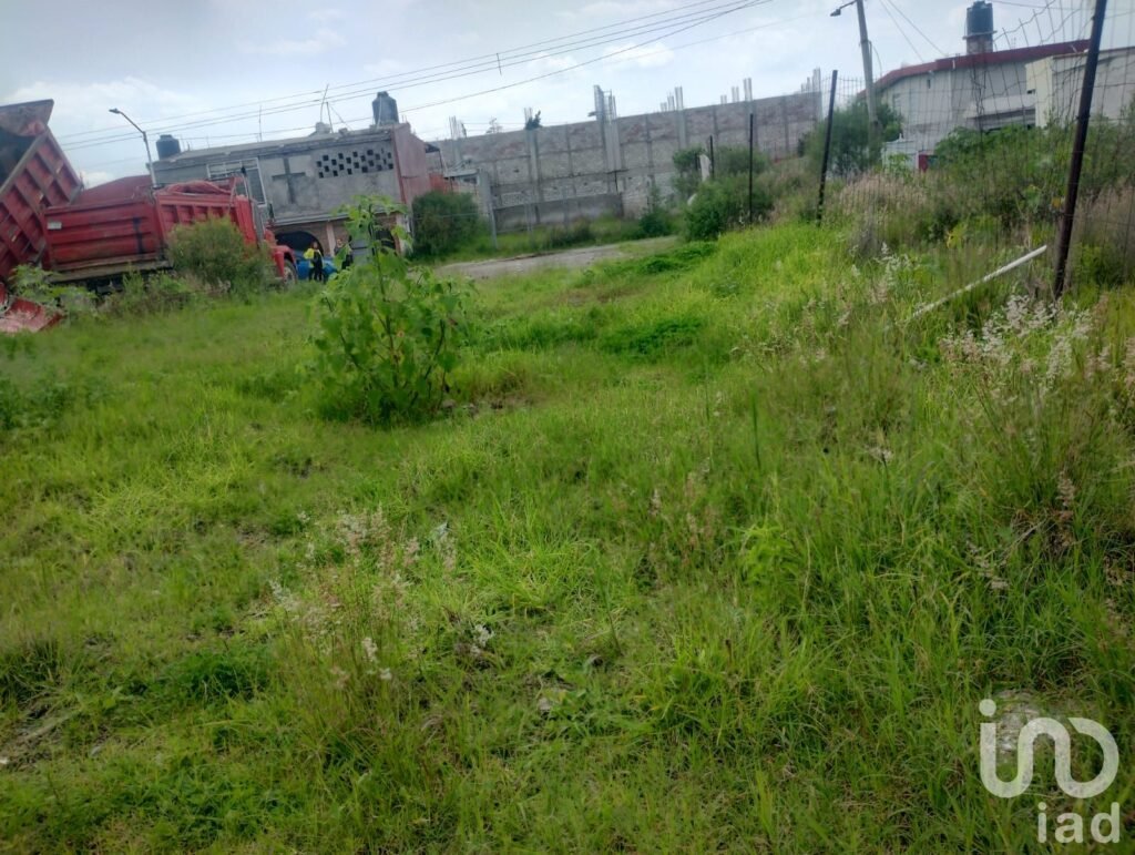 Se vende terreno en Castillotla de 10m de frente y 38 de fondo.(todos servicios/uso de suelo mixto)