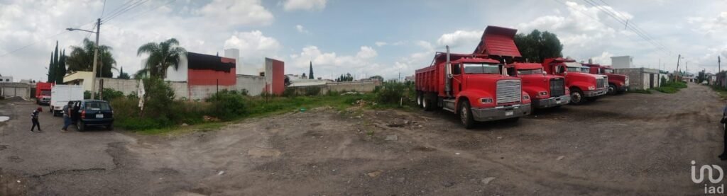 Se vende terreno en Castillotla de 10m de frente y 38 de fondo.(todos servicios/uso de suelo mixto)