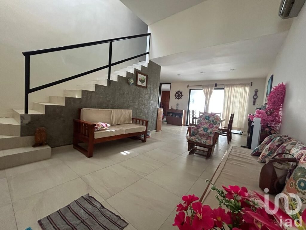 Casa en Renta en Privada Ubicada en Conkal, Yucatán, con Piscina y Paneles Solares