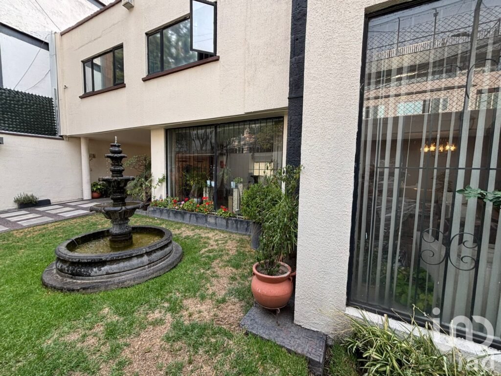 Se vende casa como terreno para constructor en la Fontaine Polanco