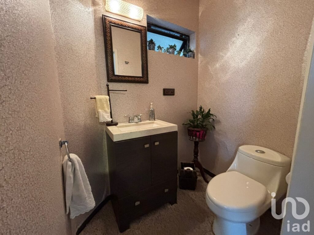 Se vende casa como terreno para constructor en la Fontaine Polanco