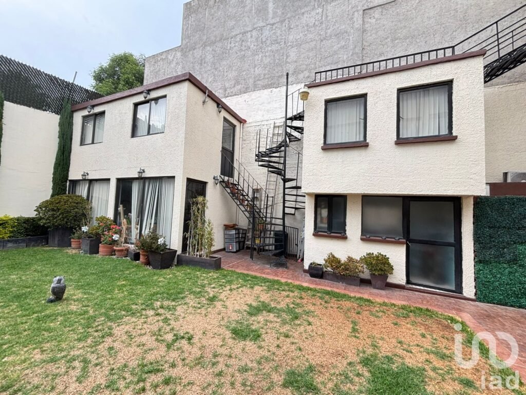 Se vende casa como terreno para constructor en la Fontaine Polanco