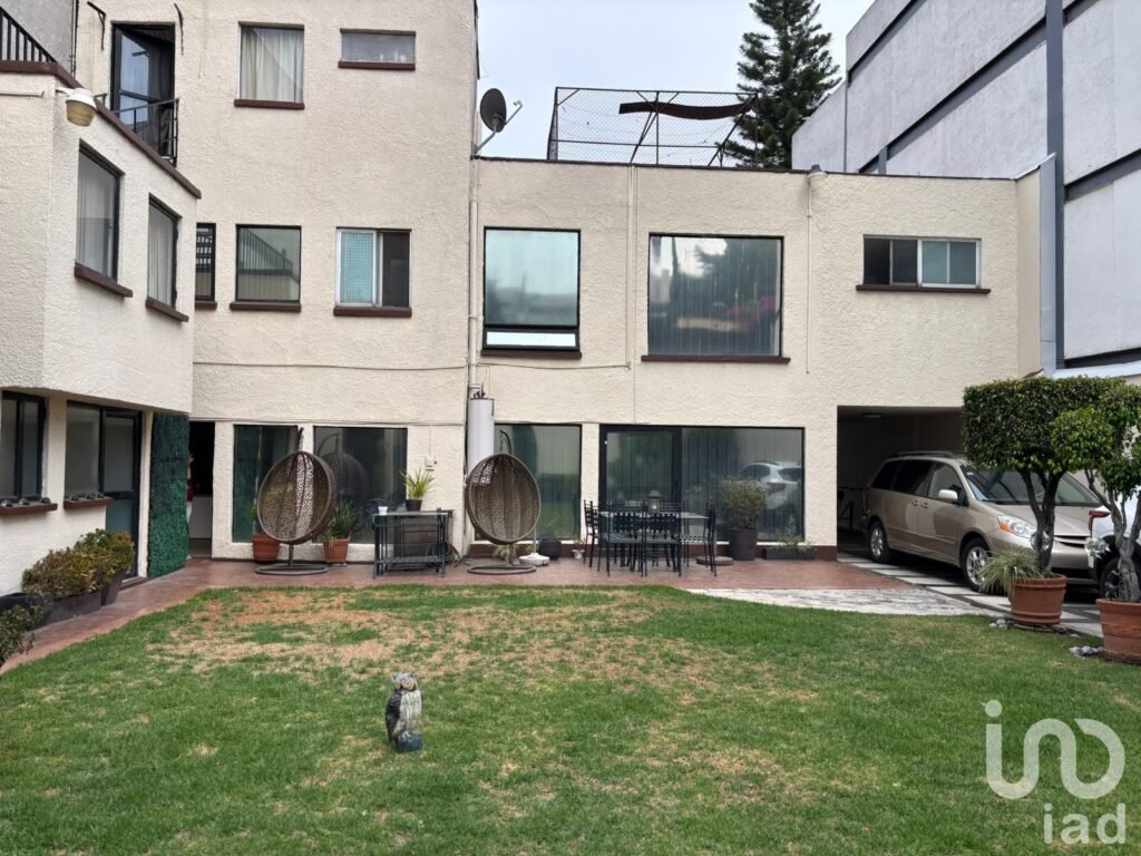 Se vende casa como terreno para constructor en la Fontaine Polanco