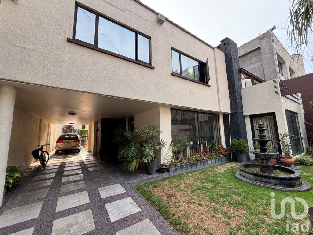 Se vende casa como terreno para constructor en la Fontaine Polanco