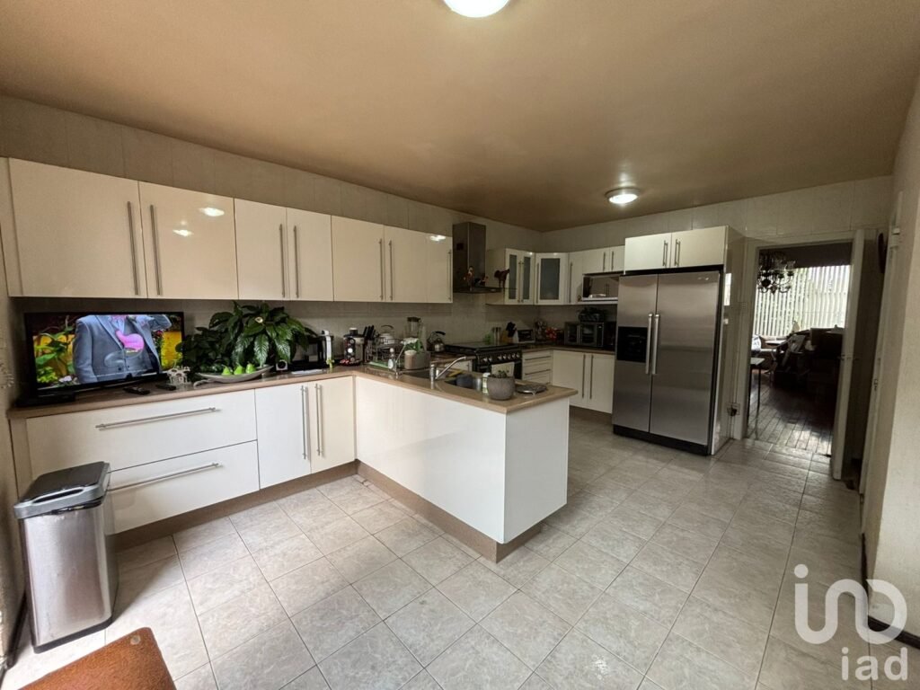 Se vende casa como terreno para constructor en la Fontaine Polanco