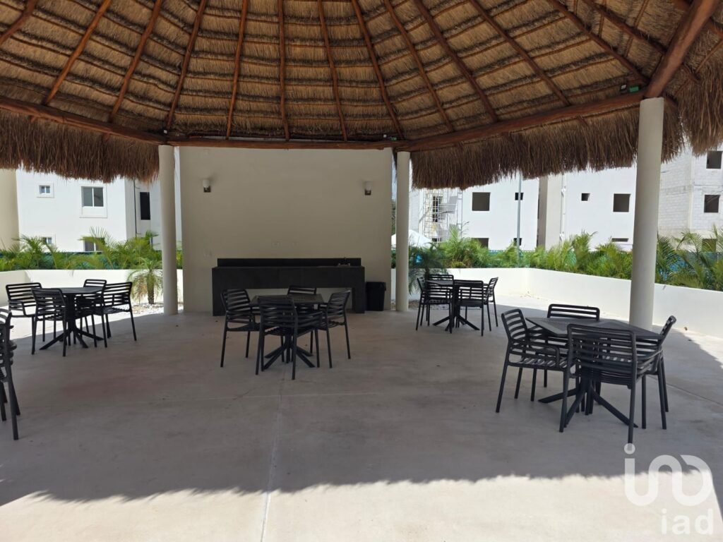 CÓMODO DEPARTAMENTO EN VENTA DE TRES HABITACIONES EN PLAYA DEL CARMEN