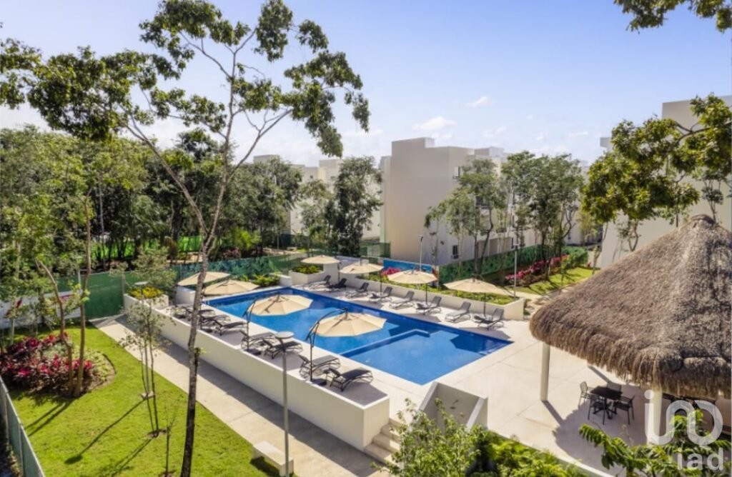 CÓMODO DEPARTAMENTO EN VENTA DE TRES HABITACIONES EN PLAYA DEL CARMEN