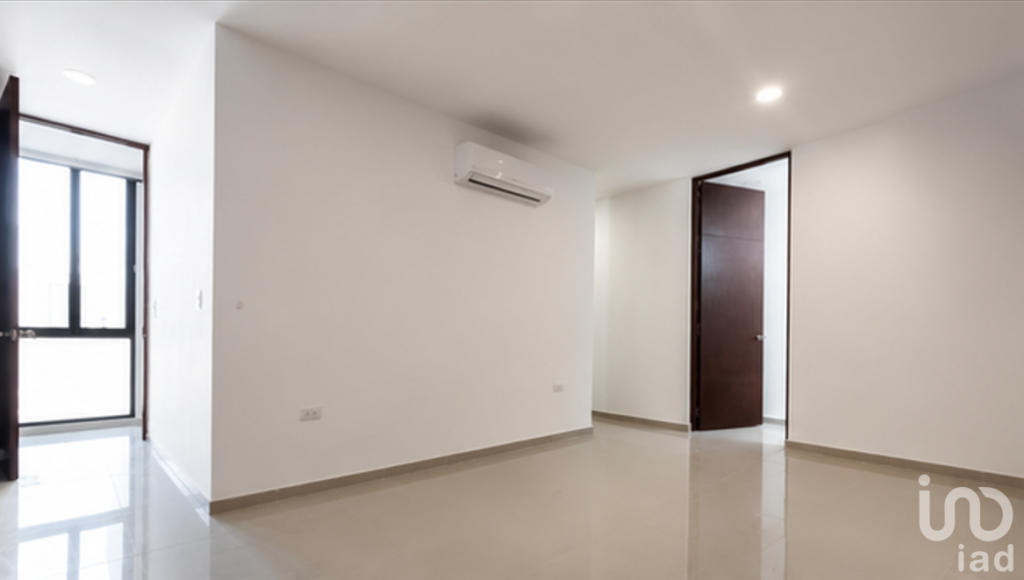 Town House en Venta en Temozón Norte con 2 Recámaras y Privada