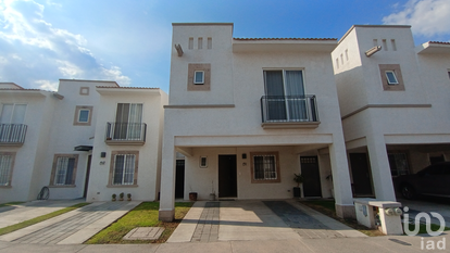 Casa en Venta en Condominio Paseo Venecia, en Puerta Verona, Querétaro