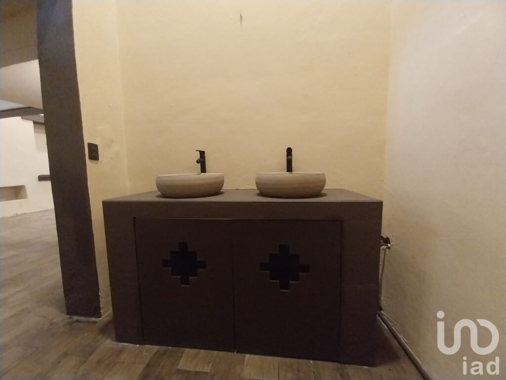 AMPLIO LOCAL COMERCIAL EN RENTA EN EL CENTRO HISTÓRICO DE OAXACA.