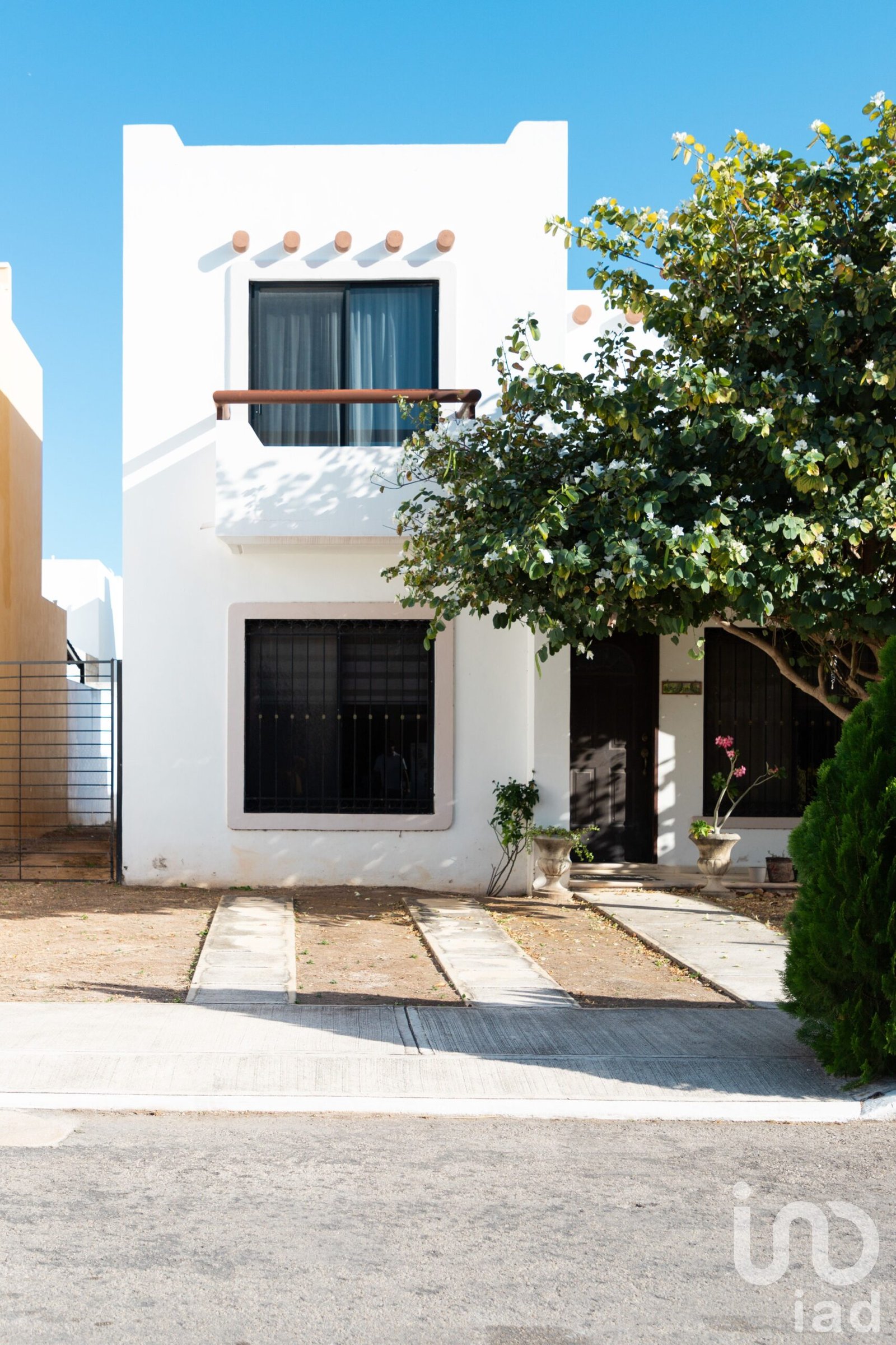 CASA EN VENTA AMUEBLADA DE 3 HABITACIONES EN GRAN SANTA FE CAUCEL