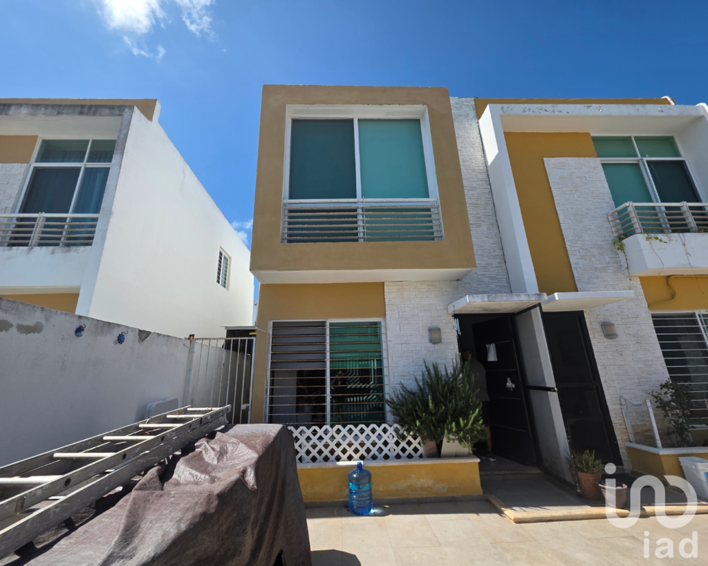 Venta de Casa en Cancún, 3 Recámaras y 3.5 Baños (1 Rec con Baño completo en PB)