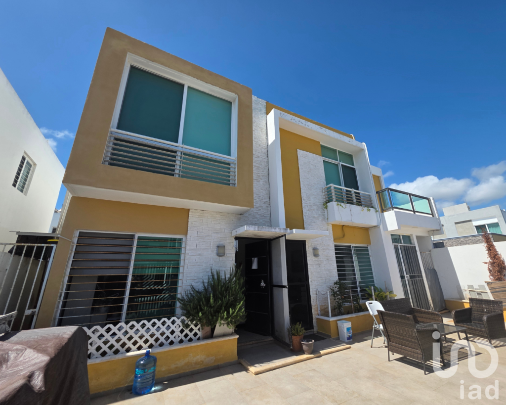 Venta de Casa en Cancún, 3 Recámaras y 3.5 Baños (1 Rec con Baño completo en PB)