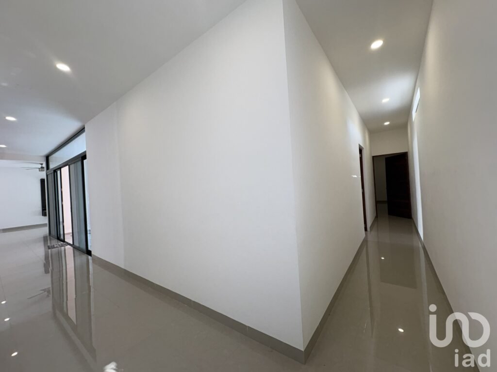CASA EN VENTA EN RESIDENCIAL LA REJOYADA CON TERRENO DE 900 M2  DE UNA PLANTA, CON PISCINA
