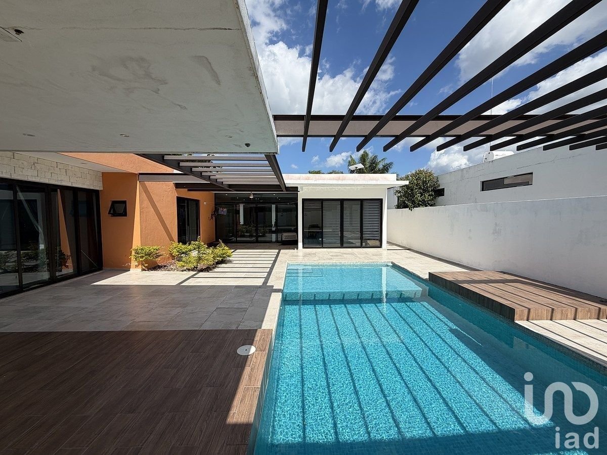 CASA EN VENTA EN RESIDENCIAL LA REJOYADA CON TERRENO DE 900 M2 DE UNA PLANTA, CON PISCINA CASA EN VENTA EN RESIDENCIAL LA REJOYADA CON TERRENO DE 900 M2 DE UNA PLANTA, CON PISCINA