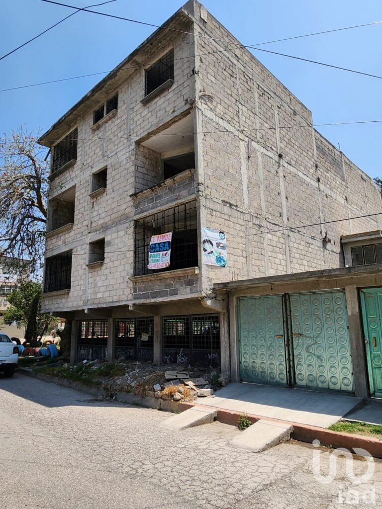 Edificio en Venta con 6 departamentos en Jardines de Morelos, Ecatepec