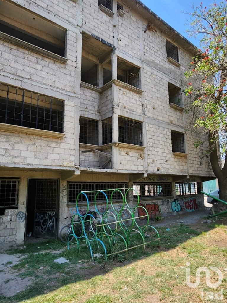 Edificio en Venta con 6 departamentos en Jardines de Morelos, Ecatepec