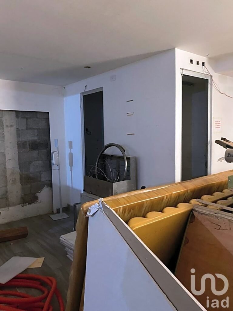 Se renta local comercial en insurgentes sur.